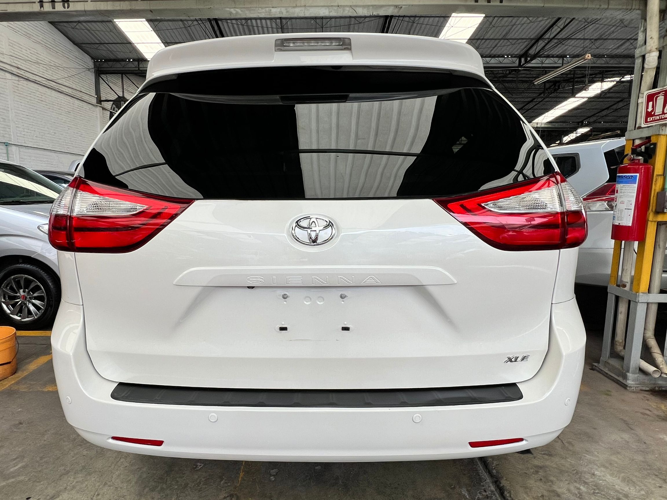 Toyota Sienna XLE 2017
